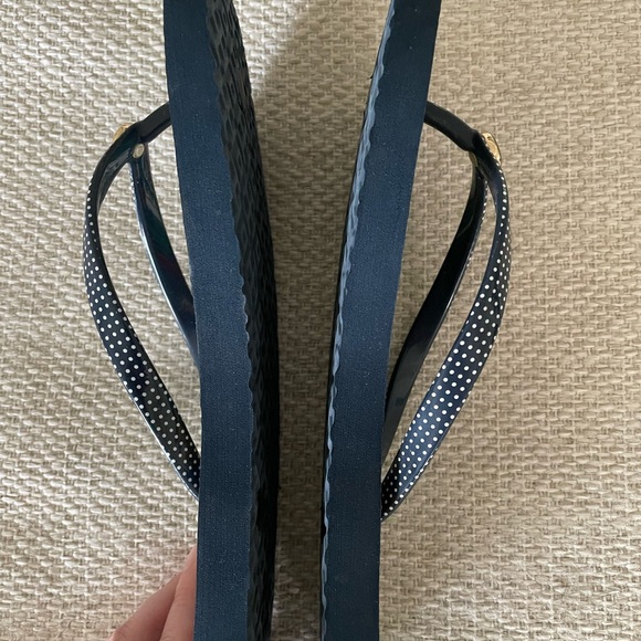 Tory Burch thin women’s flip flops, navy blue, polka dots and floral, size 8 - Picture 5 of 9
